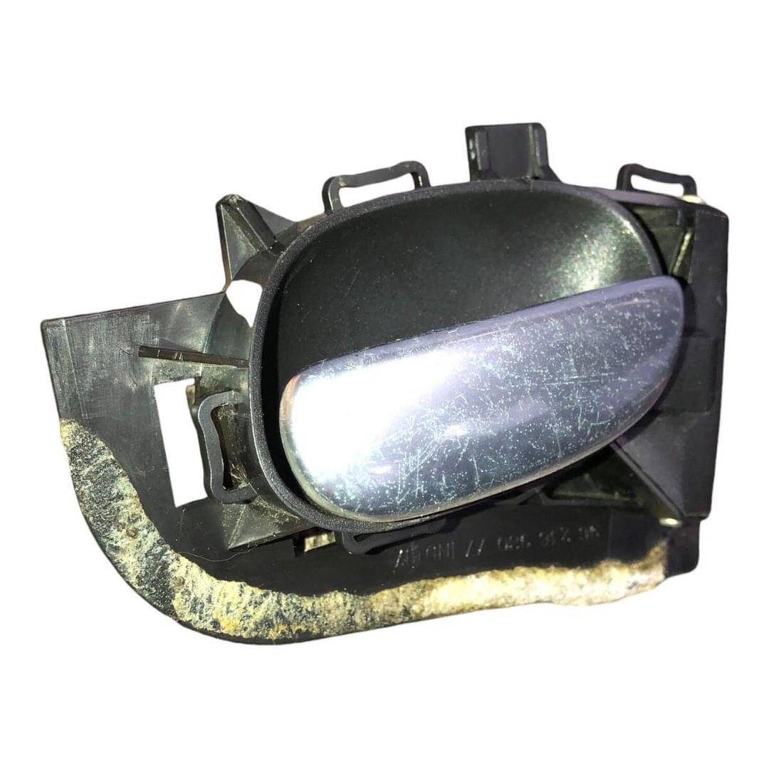 Maçaneta Interna Lado Direito Peugeot 206 207 1998 A 2015 Prata Dianteira/traseira