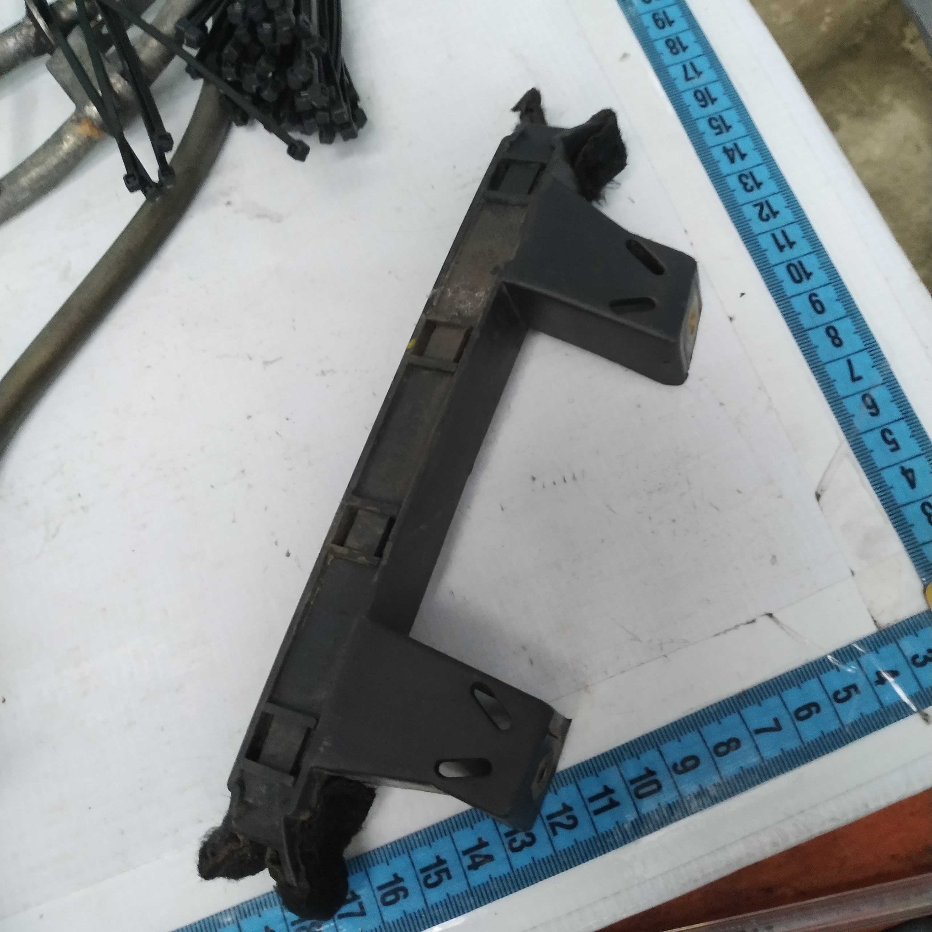 Guia vidro traseiro direito Fiat Tipo 1995 2