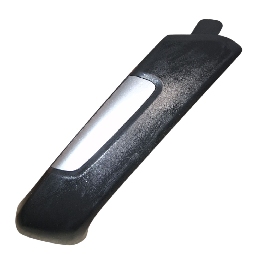 Moldura Puxador Porta Dianteira Esquerda 1.0 Gm Tracker 2023 Preto Dianteira