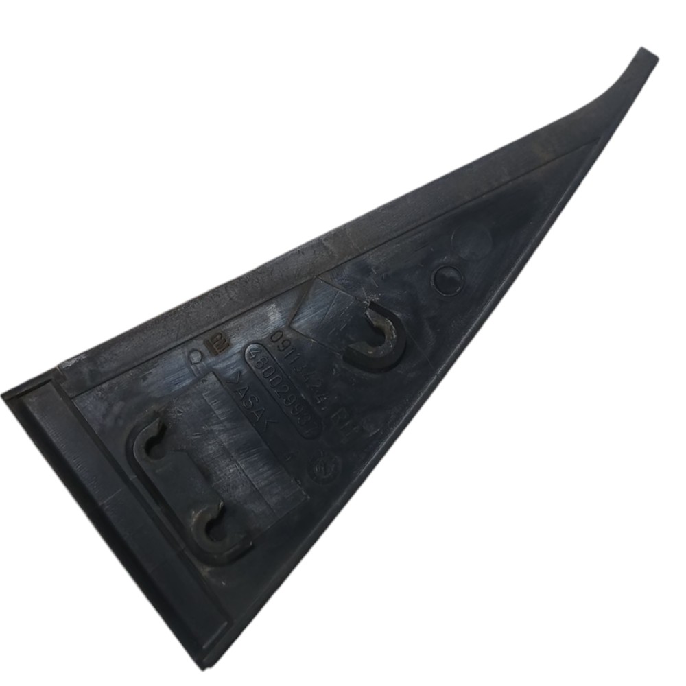 Moldura Externa Porta Traseira Direita Gm Corsa Sedan 2004 2