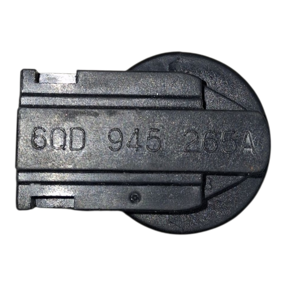 Soquete Lanterna Traseira Direita Vw Polo Sedan 1.6 2008 Preto 2