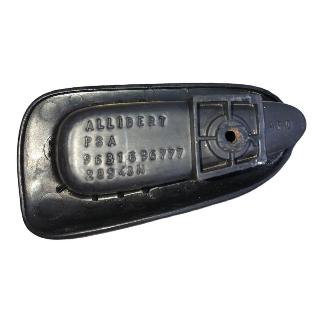 Puxador Interno Porta Traseiro Dir Peugeot 206 2002 A 2010 Preto Dianteira/traseira 3