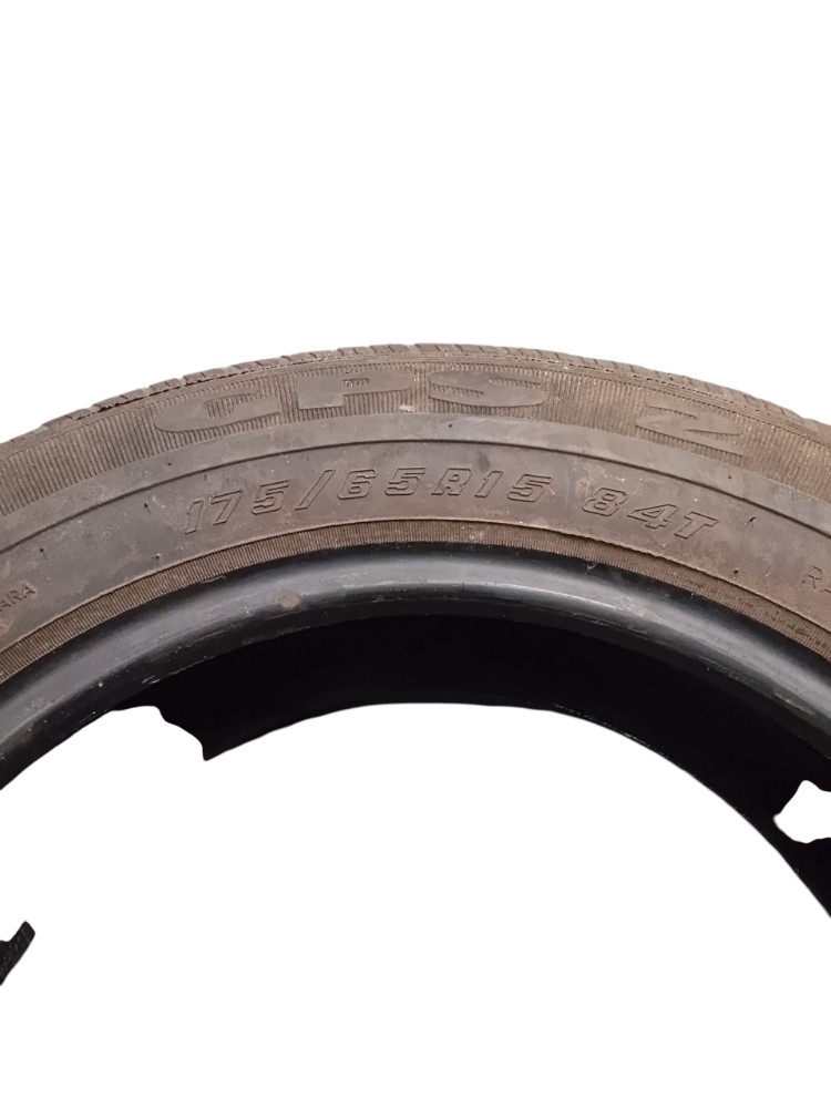 Pneu 175/65r15
