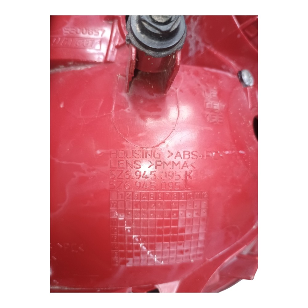 Lanterna Traseira Esquerda Vw Fox 2010 À 2015 5z6945095 Esquerdo/motorista A1 8