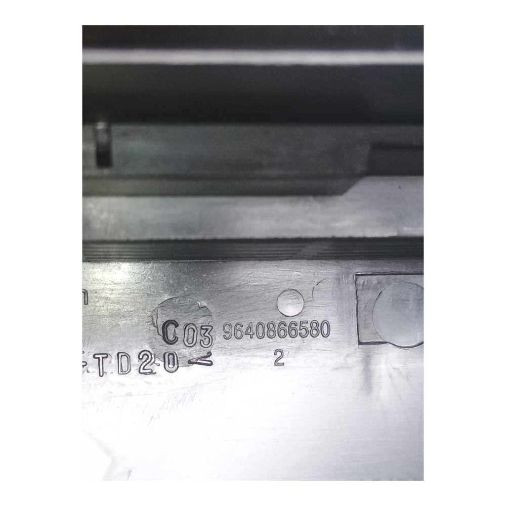 Tampa Caixa Fusíveis Peugeot 206 2003 *detalhe 8