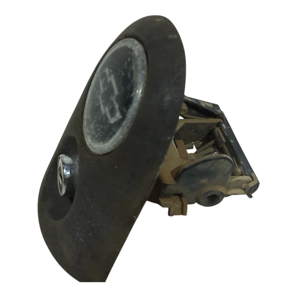 Moldura Tampa Traseira Puxador Gm Corsa 1994 A 1999 2001 Preto 4