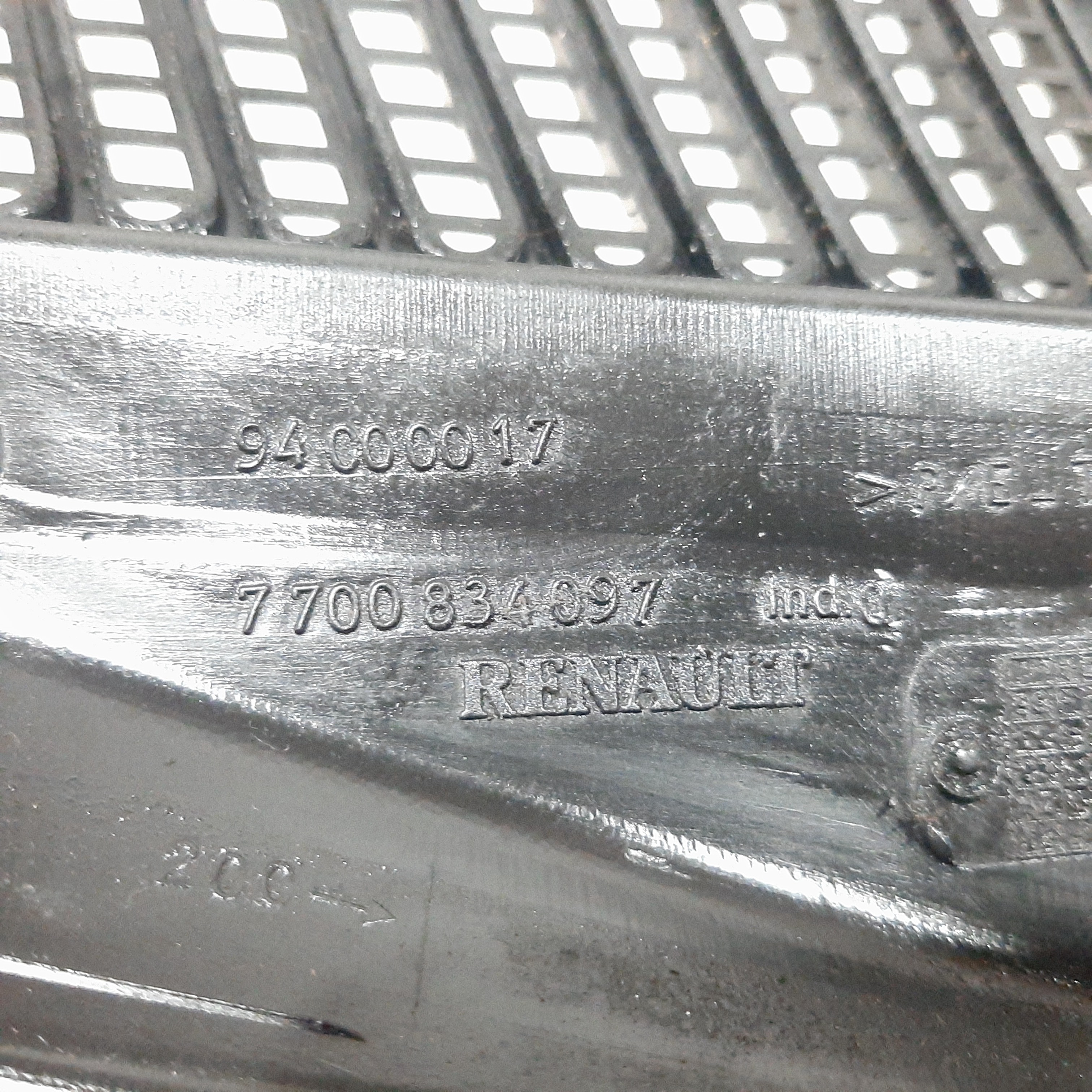 Grade Churrasqueira Esquerda Renault Megane 1997 1998 A 2004 7