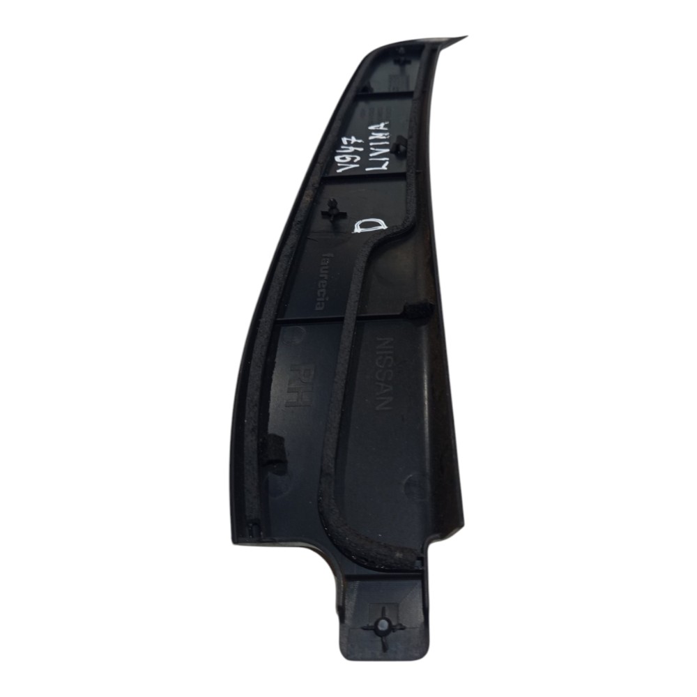 Moldura Acabamento Traseir Direit Nissan Livina 2008 A 2015 4