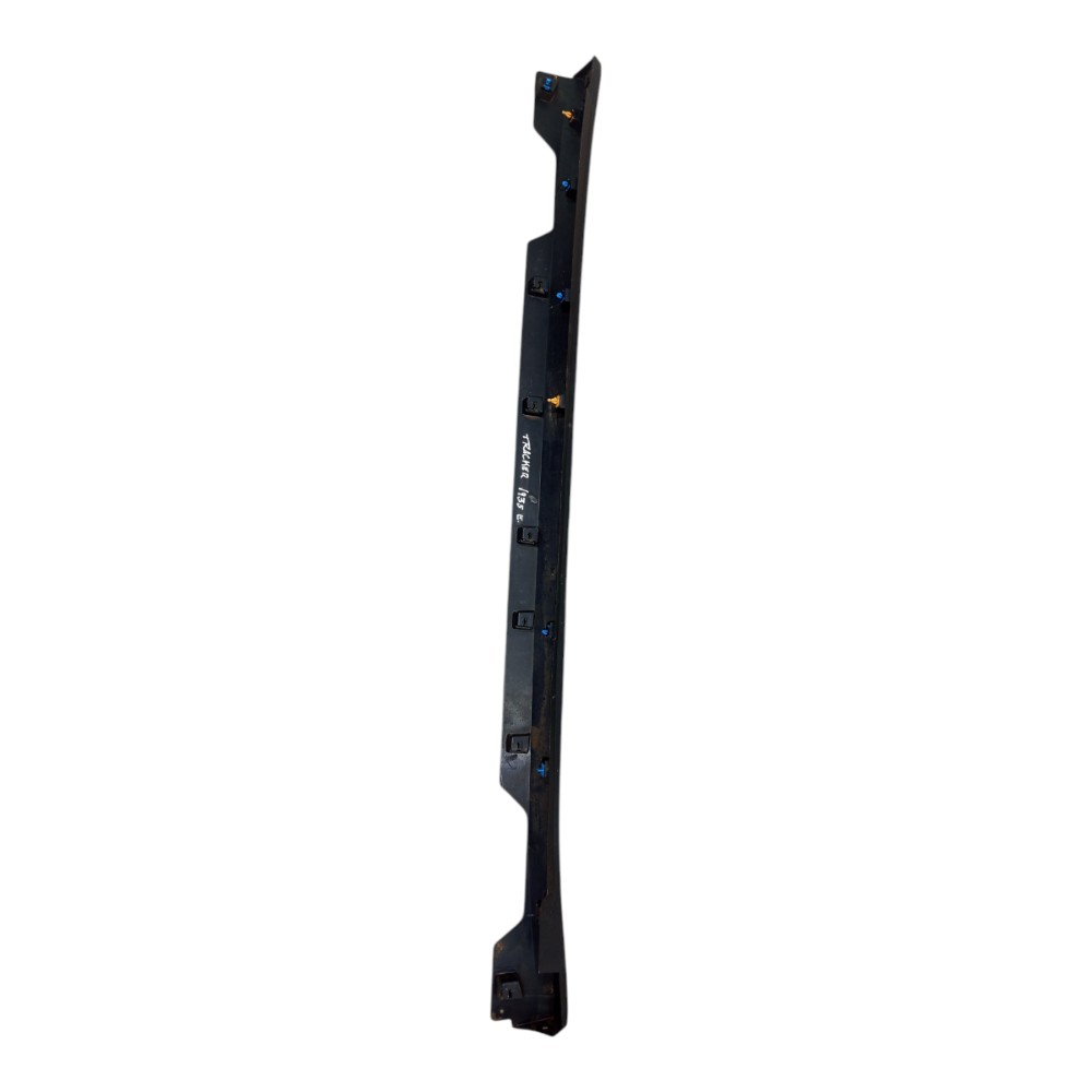 Moldura Soleira Esquerda Tracker 2021 A 2025 9