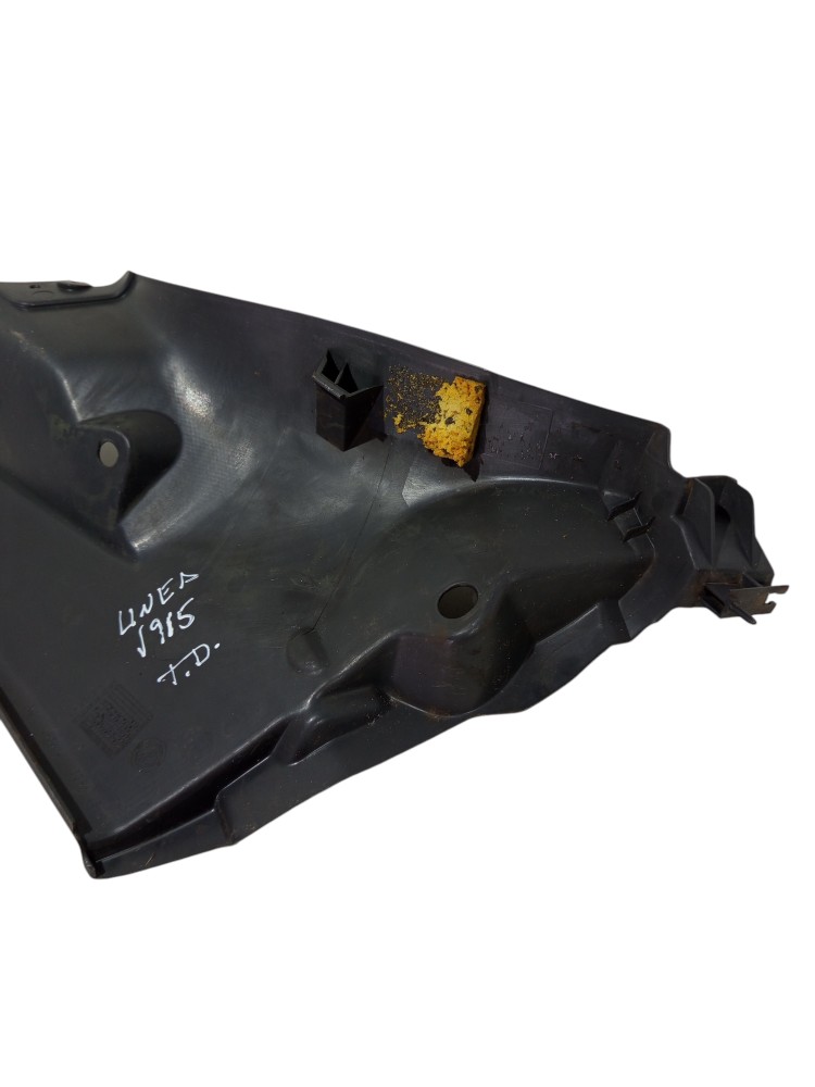 Moldura Coluna Inferior Direita Fiat Linea 2008 A 2014 7