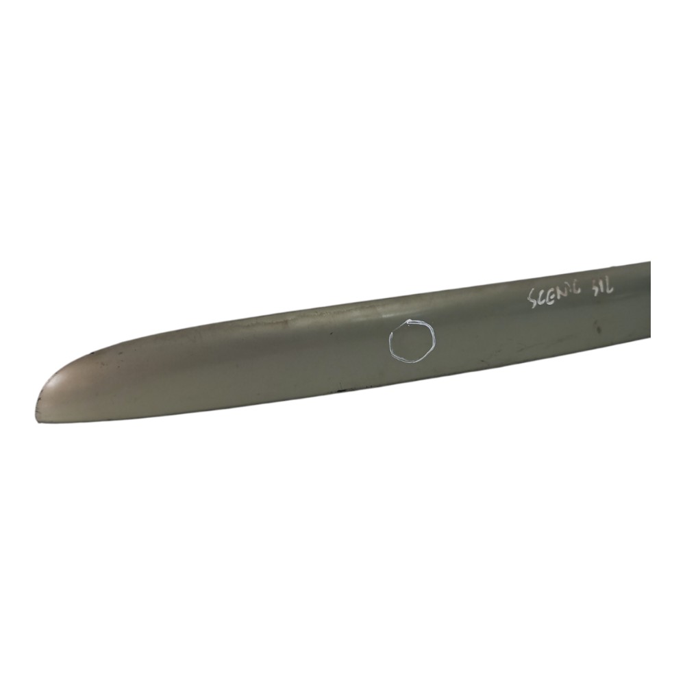 Moldura Friso Luz Placa Traseira Scenic 2001 A 2008 Detalhe 2