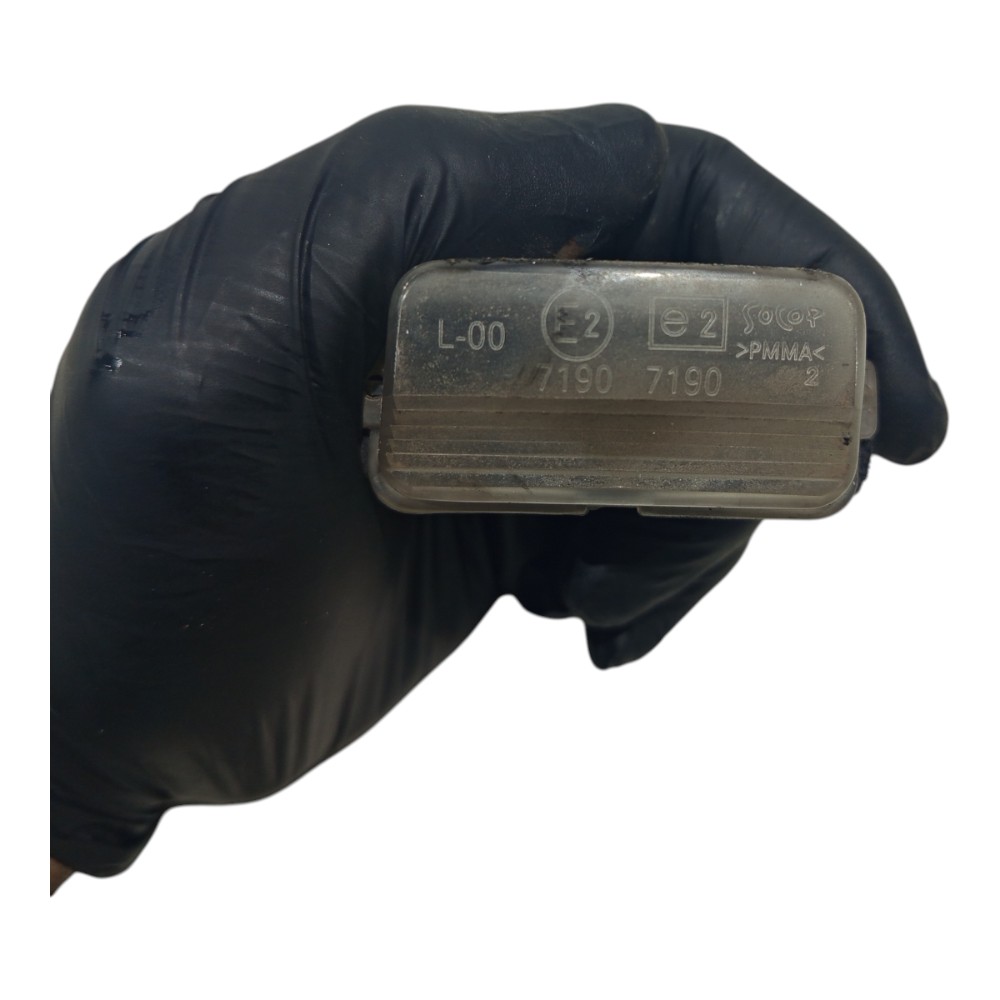 Luz De Placa Peugeot 206 2001 2002 2003 2004 2005 06 A 2010