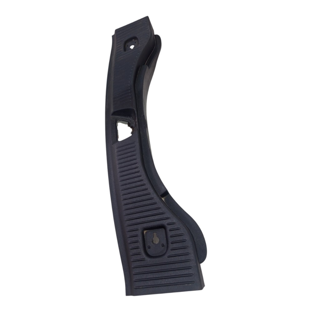 Moldura Soleiro Porta Malas Gm Tracker Lzt 2014 A 2019 2