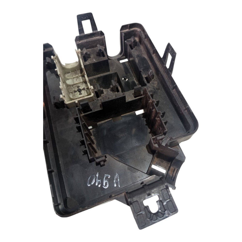 Suporte Caixa fusíveis Chevrolet GM sonic 2012 2013 2014 8