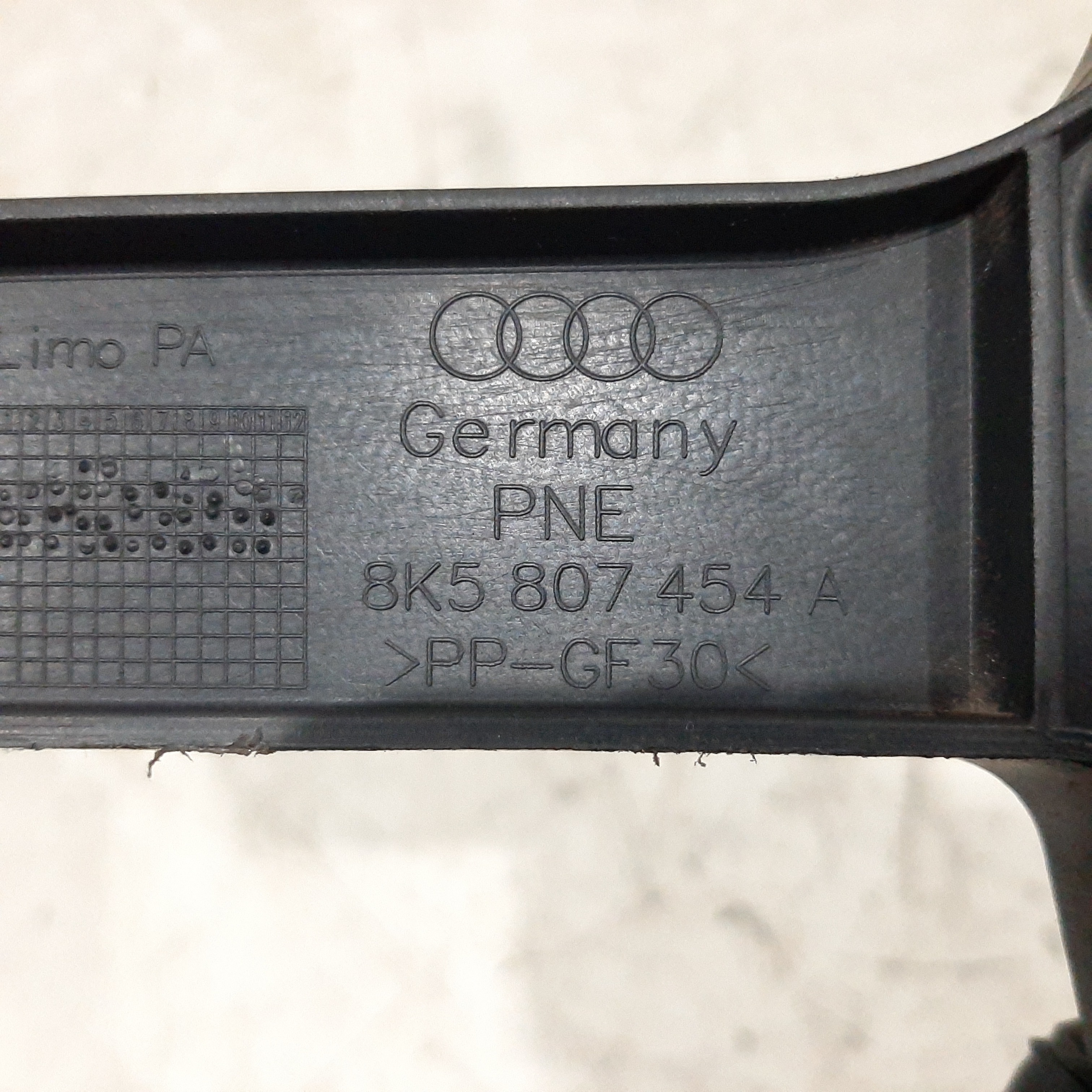 Guia Parachoque Traseiro Direito Audi A4 2010 2011 A 2015 7