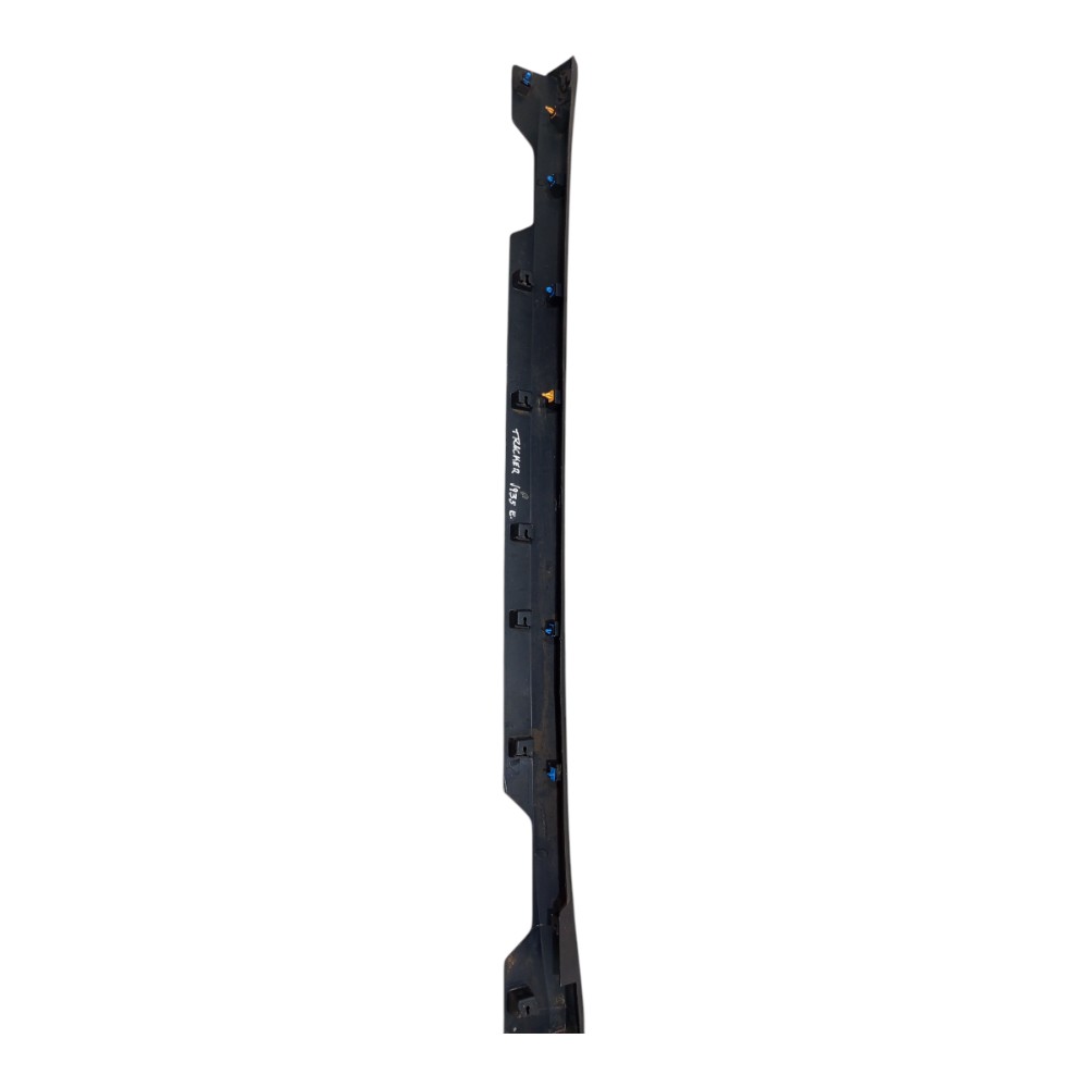 Moldura Soleira Esquerda Tracker 2021 A 2025 8