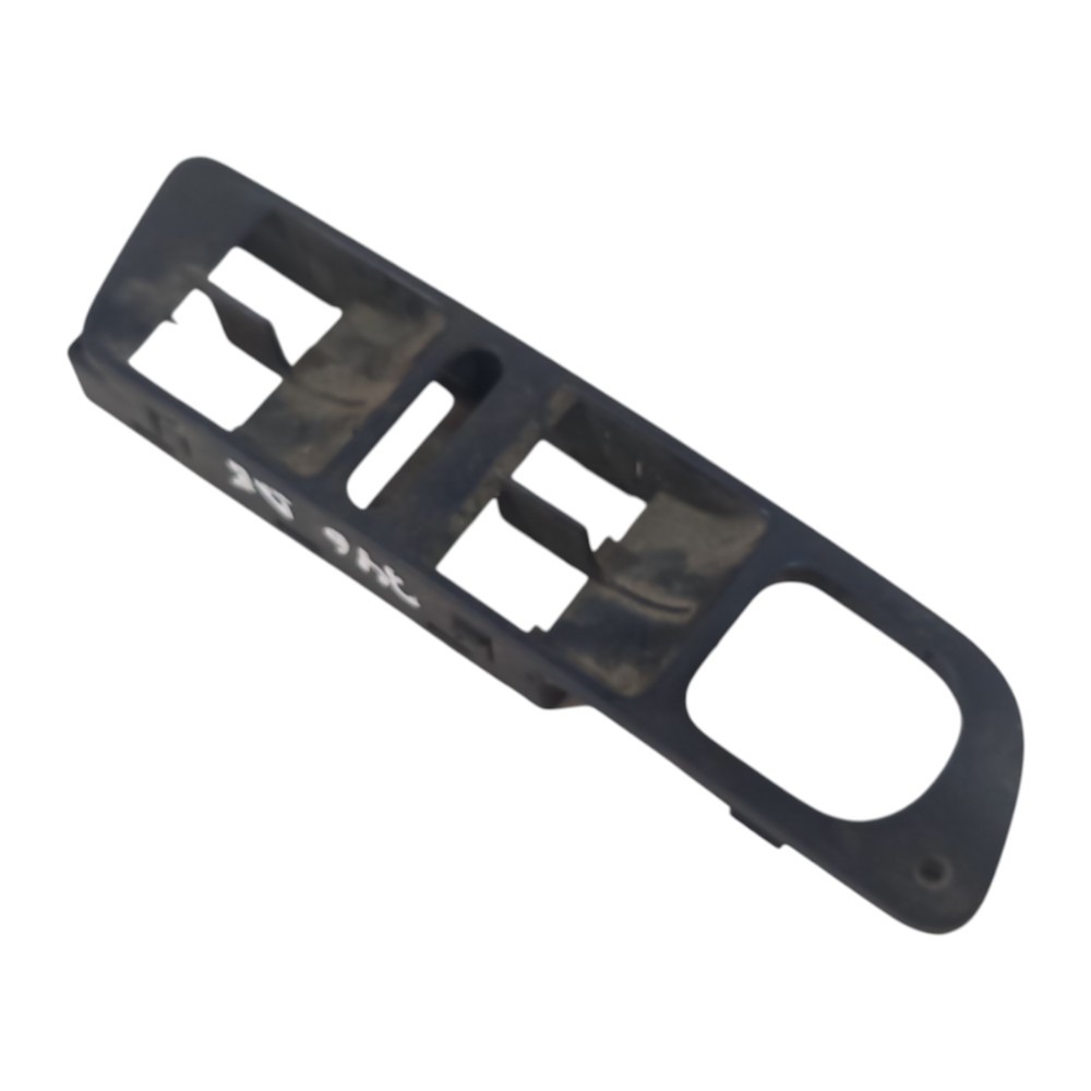 Moldura Comando Vidro Diant Esquerdo Vw Tiguan 2012 A 2017 6