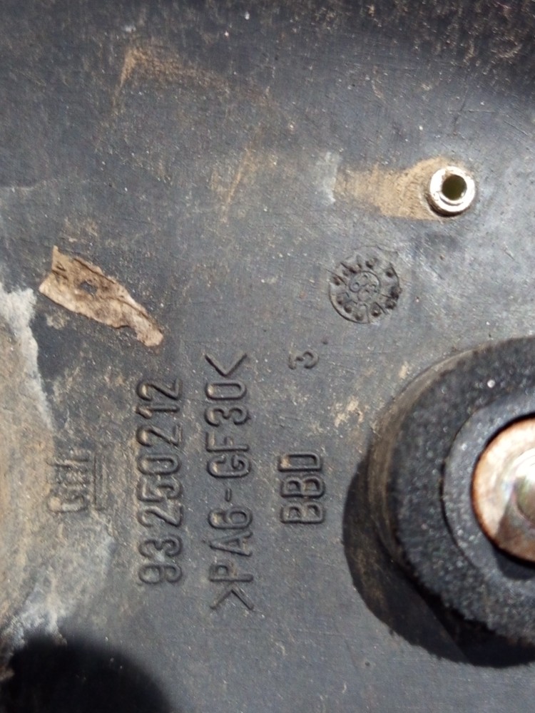 Moldura maçaneta tampa porta malas GM Corsa 94 a 02 6