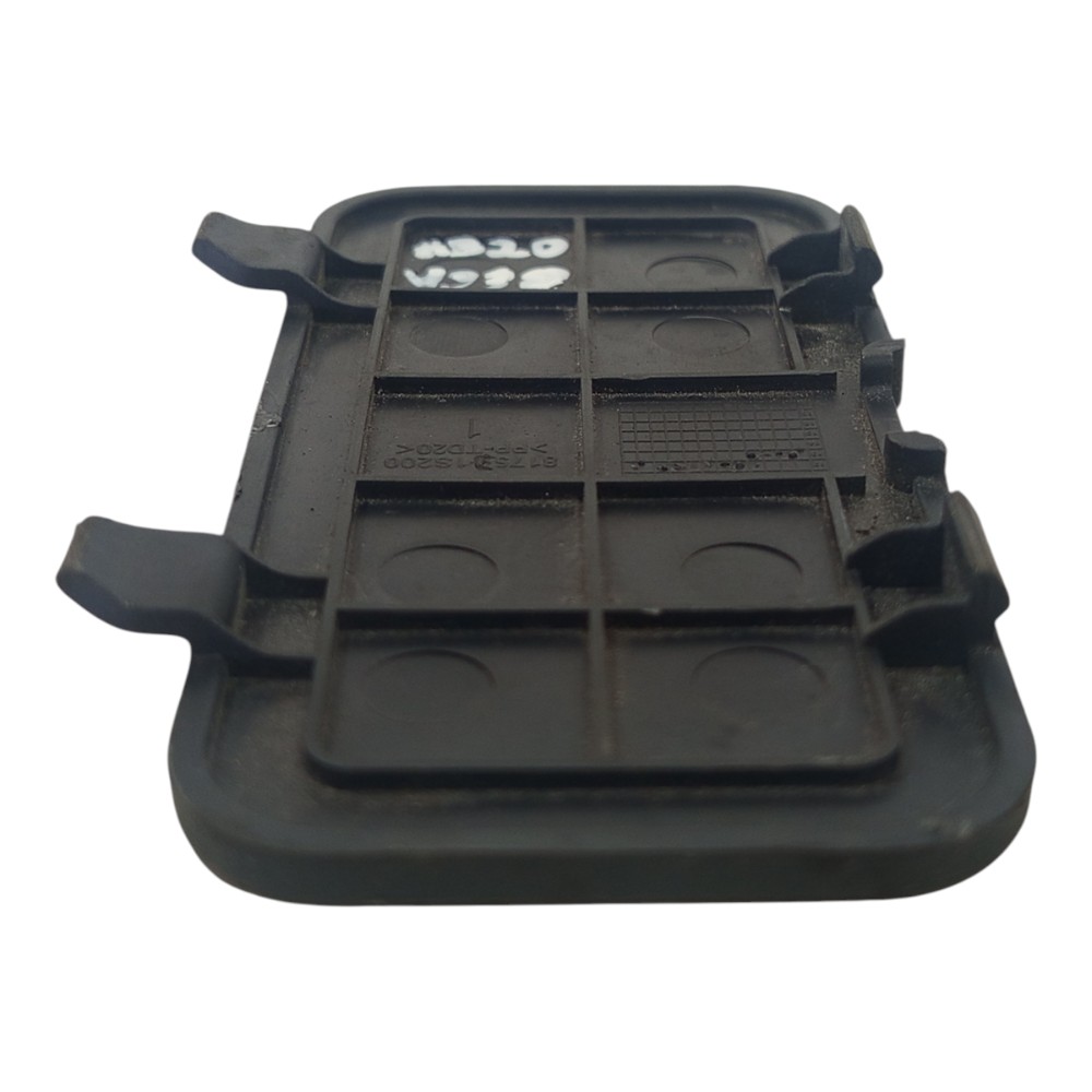 Moldura Central Tampa Tras Hyundai Hb20 Comfort 2013 A 2019 6