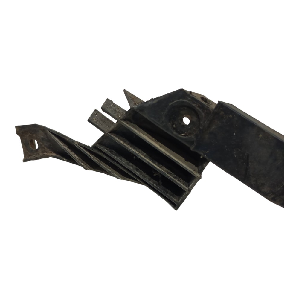 Guia Para-choque Traseiro Ld Vw Golf 1998 1999 2000 A 2006 2