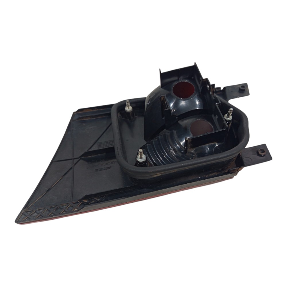 Lanterna Tampa Traseira Esquerda Vw Santana 1999 2000 A 2006 4