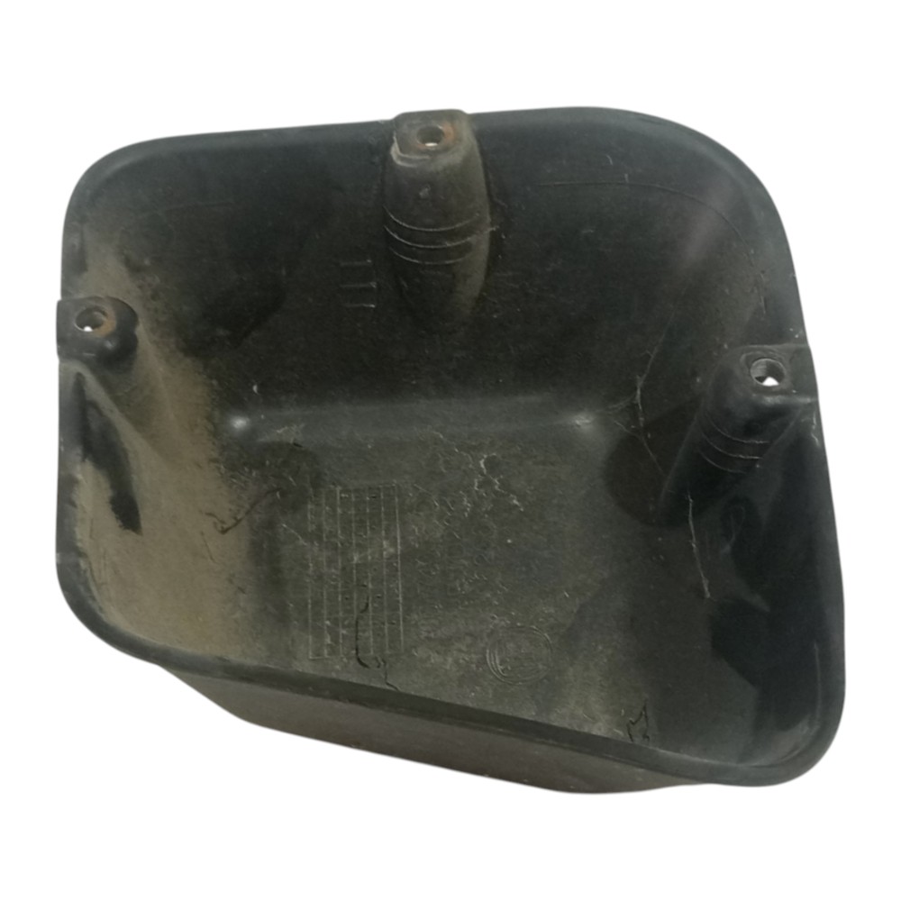 Protetor Interno Lanterna Tras Direita Fiat Siena 2005/2014 2