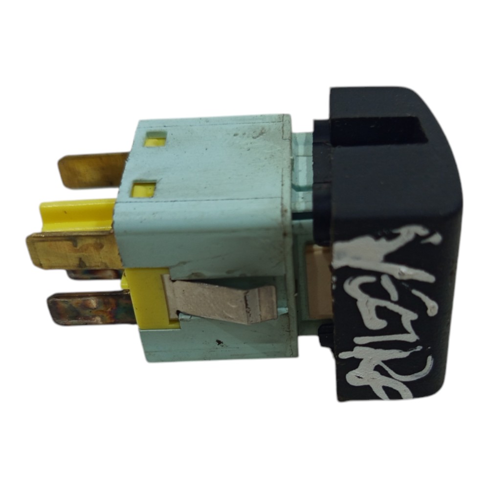 Botão Desembaçador Traseiro Gm Vectra 1999 2000 2001 A 2005 2