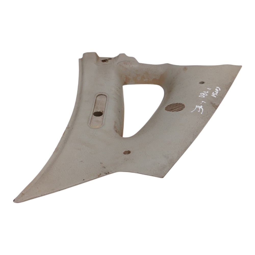 Moldura Coluna Traseira Esquerda Gm Corsa 2000 2001 A 2012 2