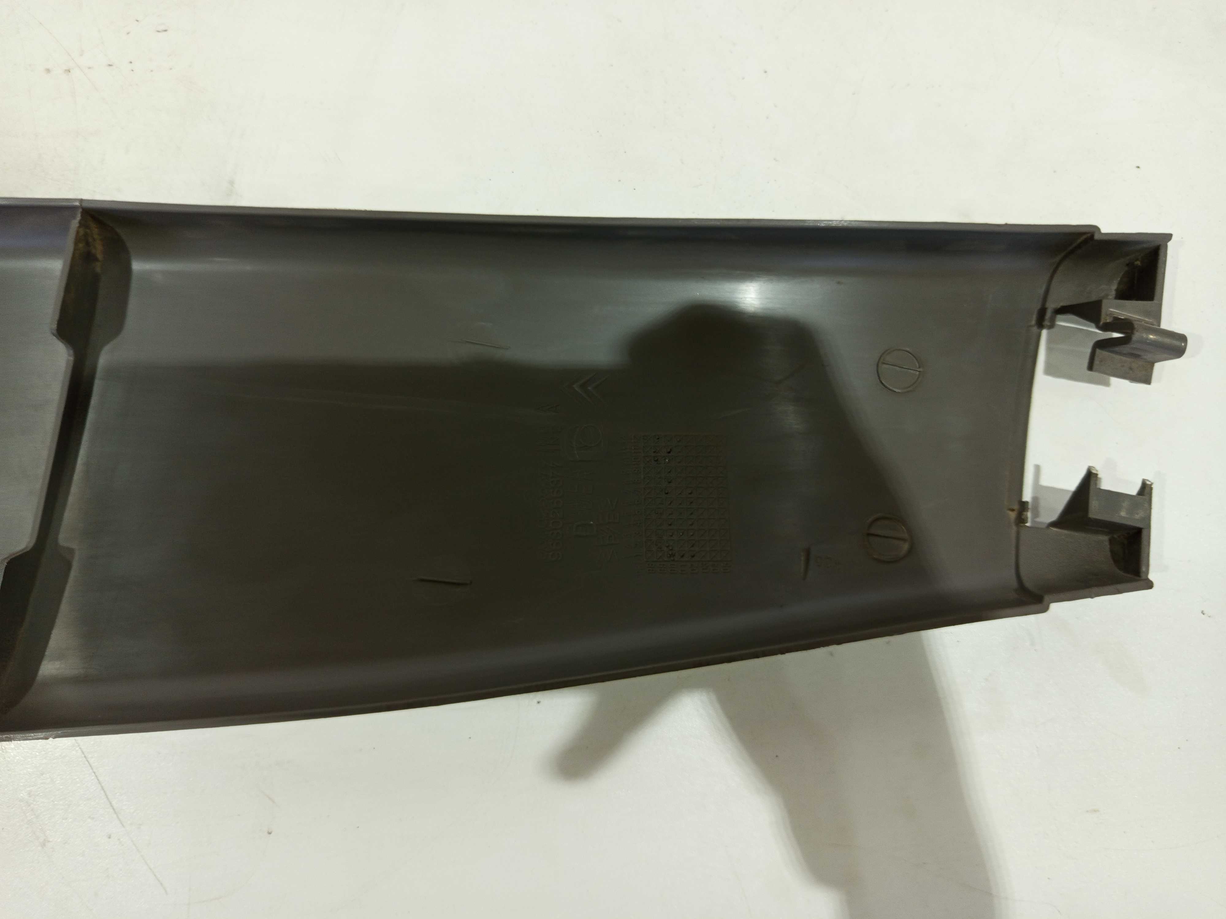 Moldura Acabamento Coluna Inferior Direito Xsara 2001 A 2012 1