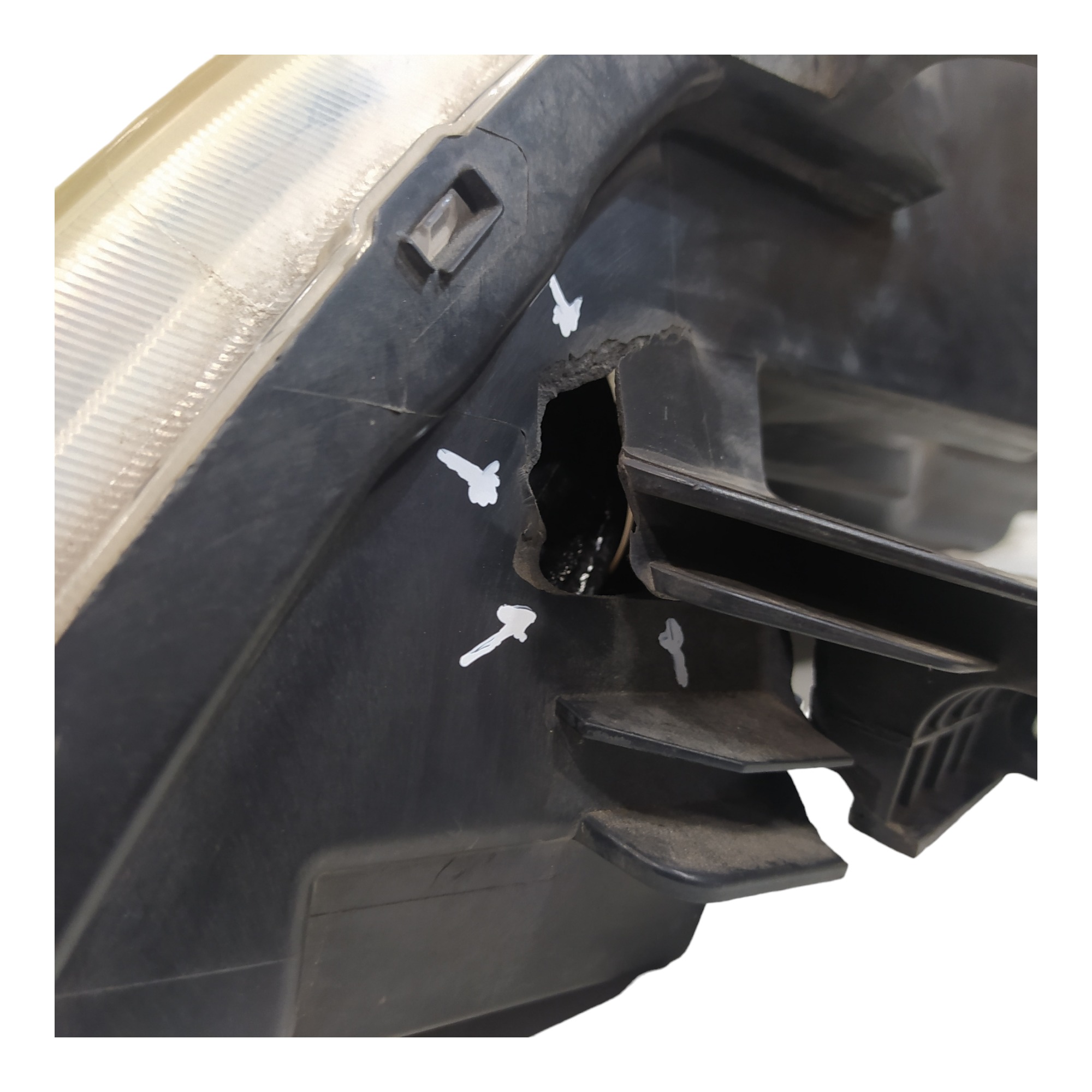 Farol Dianteiro Direito Nissan Versa 2011 A 2014 C/ Avaria 8