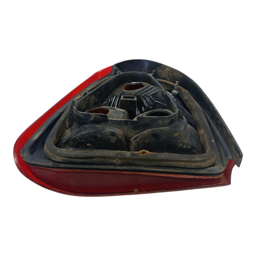 Lanterna Traseira Direita Vw Gol G2 1995 1996 1997 1998 1999 Direito/passageiro Vermelho/amarelo/branco 5