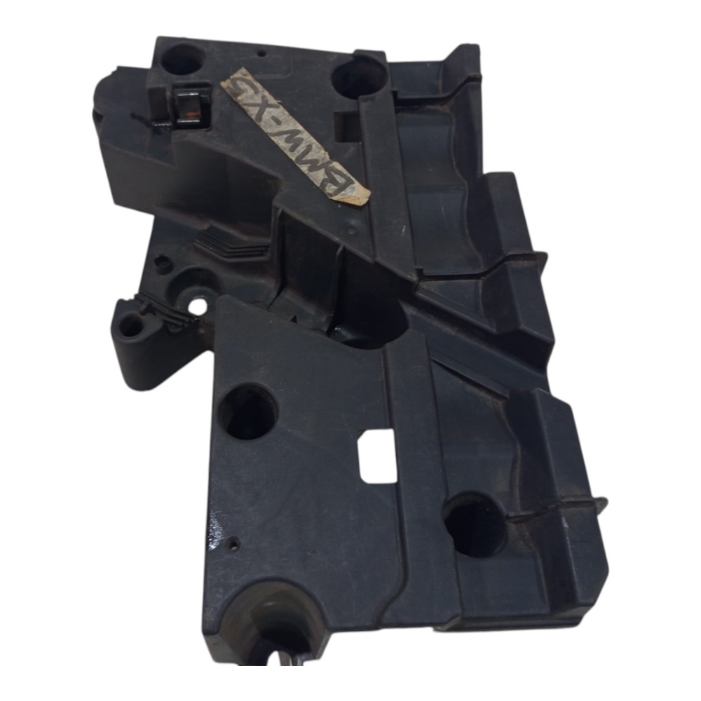 Suporte Plástico Porta Malas Esq Bmw X5 2001 2003 A 2005 Preto 6