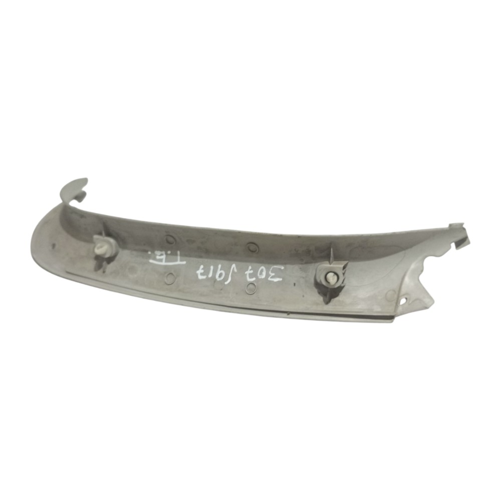 Acabamento Esquerdo Vidro Porta Mala Peugeot 307 2001 A 2012 5