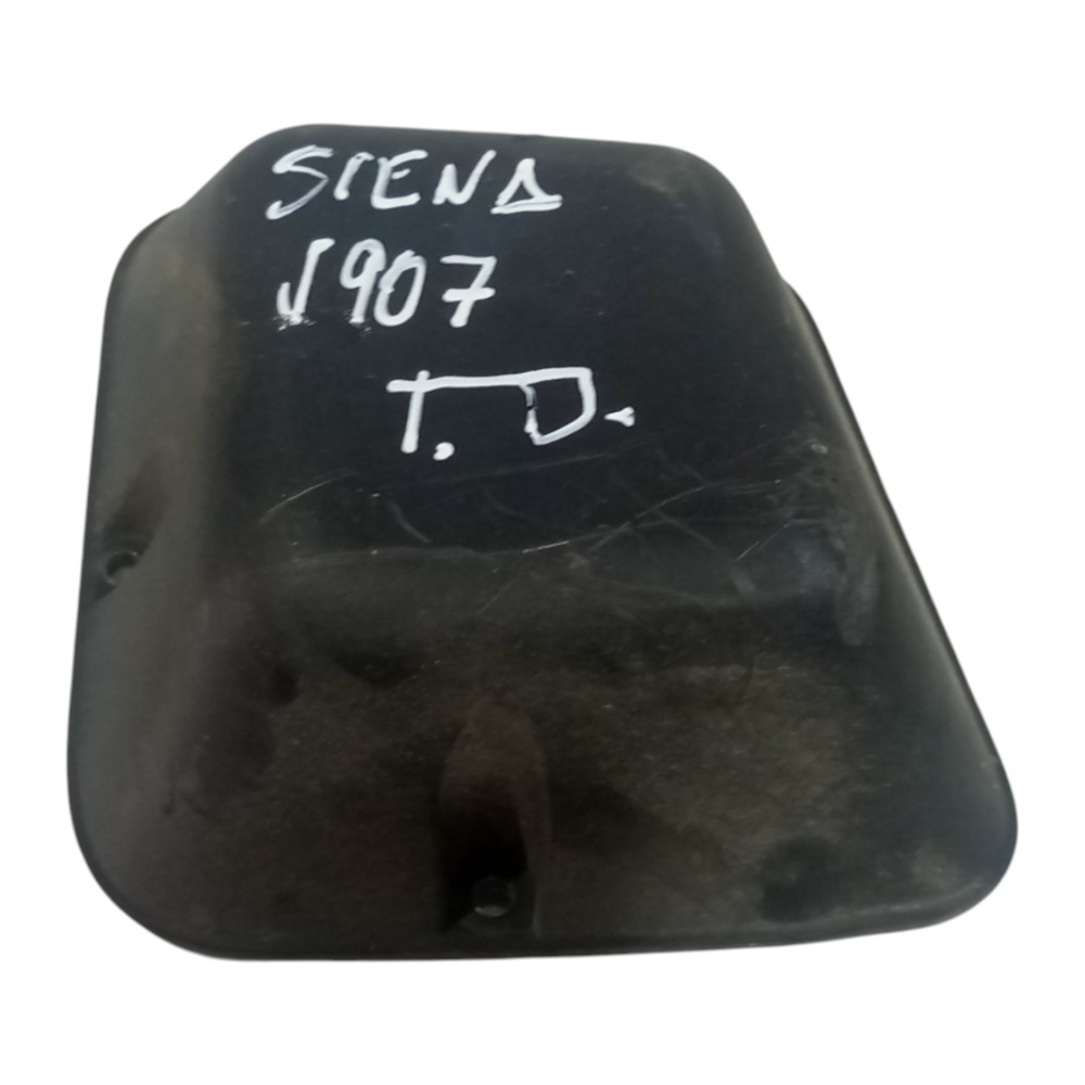 Protetor Interno Lanterna Tras Direita Fiat Siena 2005/2014 4