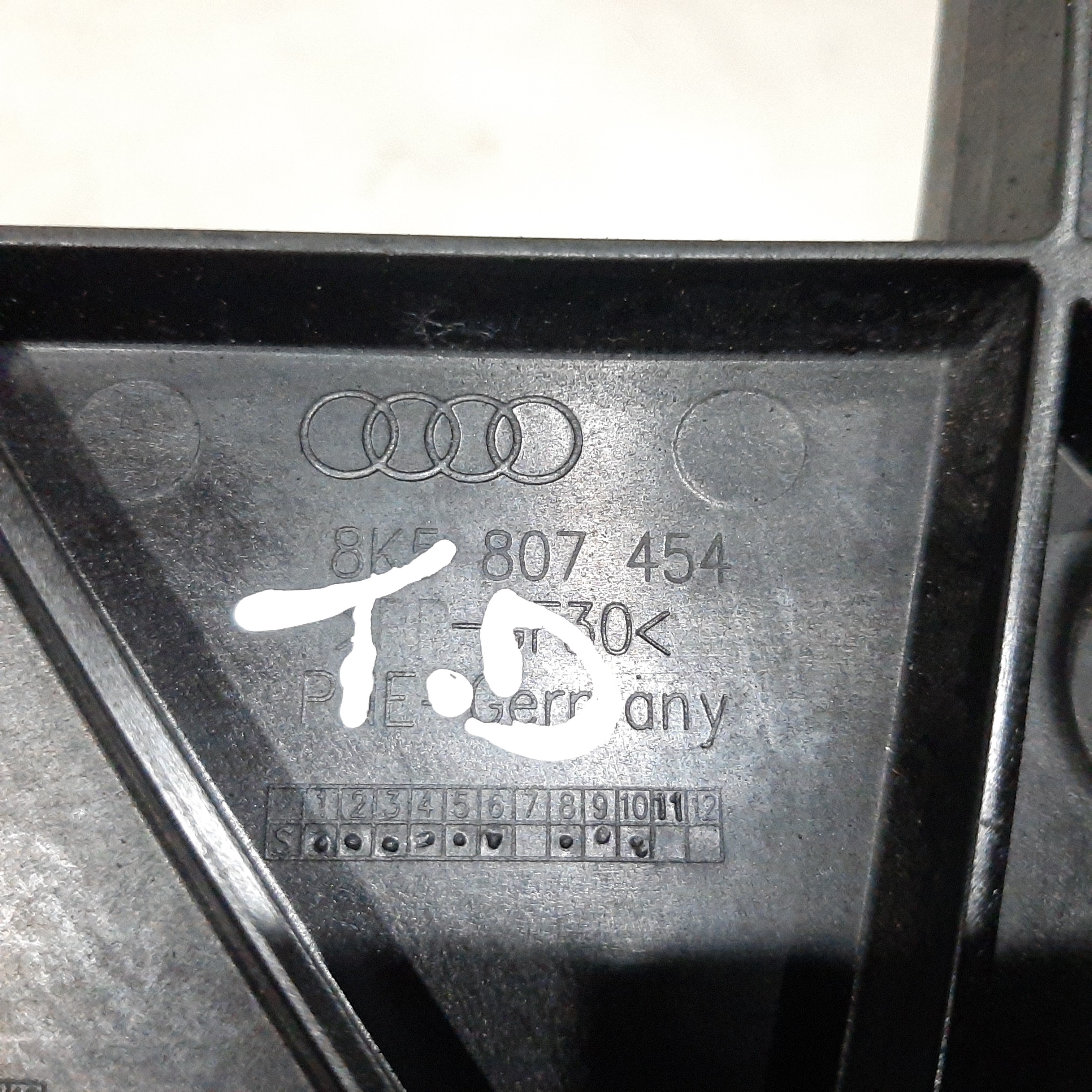 Guia Parachoque Traseiro Direito Audi A4 2010 2011 A 2015 7