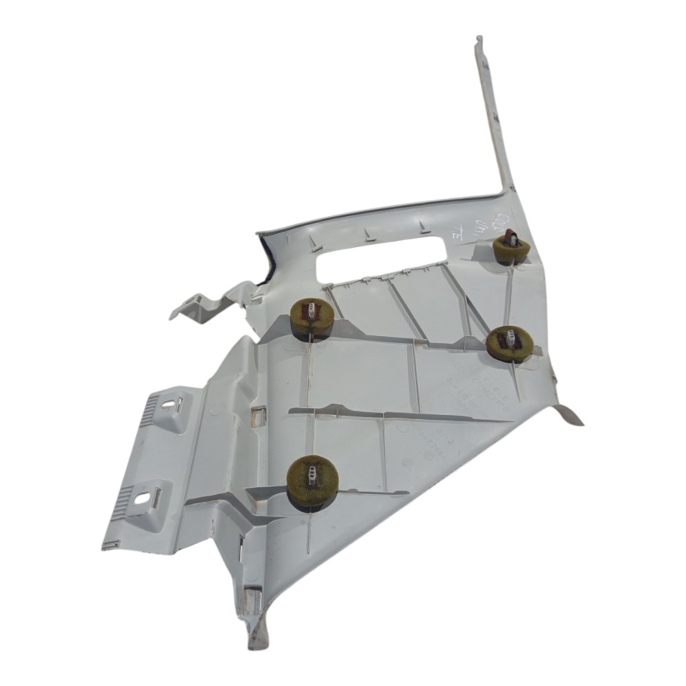 Moldura Coluna Traseira Esquerda Vw Golf 1993 1994 95 A 1999 6