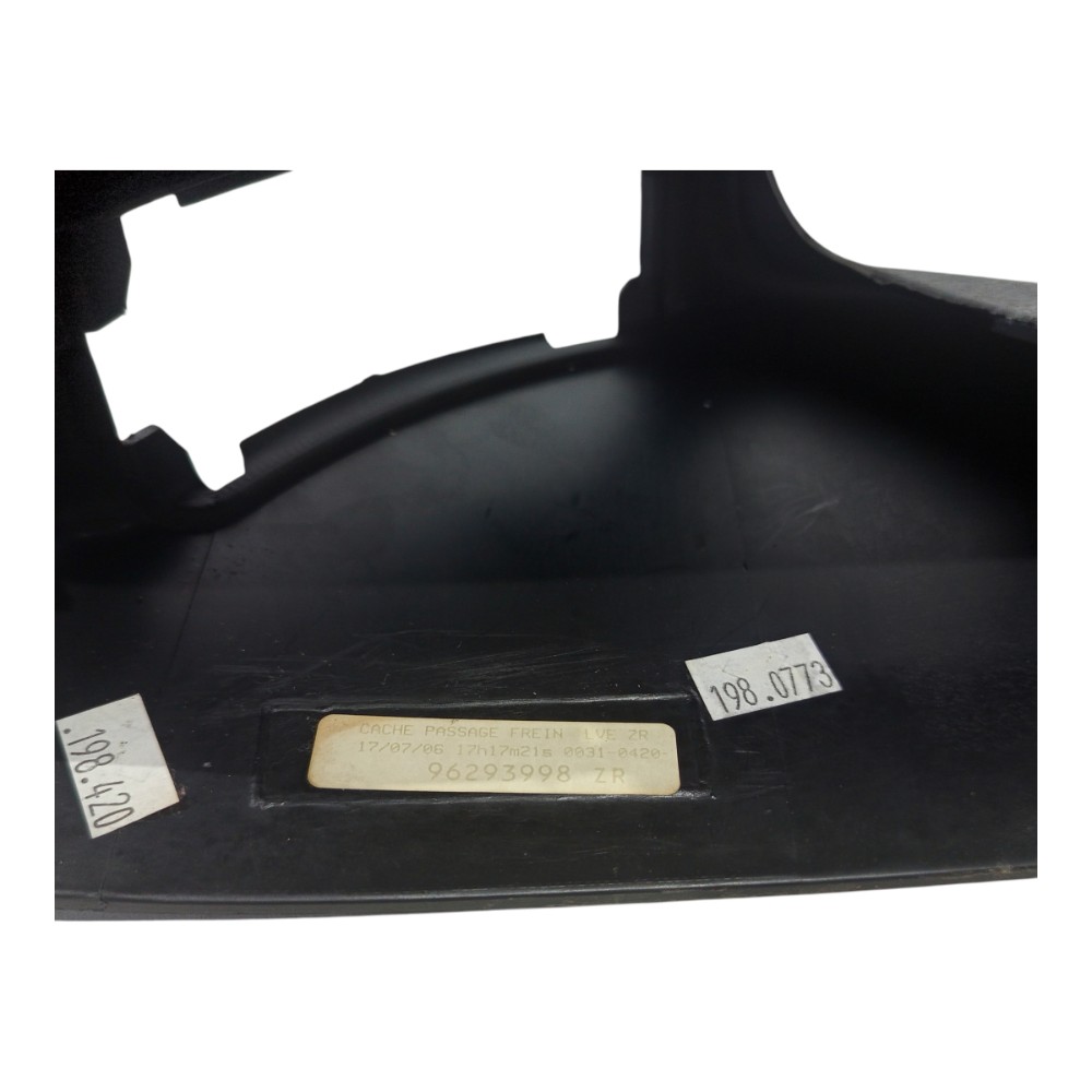 Moldura Console Central Freio Mão Peugeot 206 2006 A 2008 7
