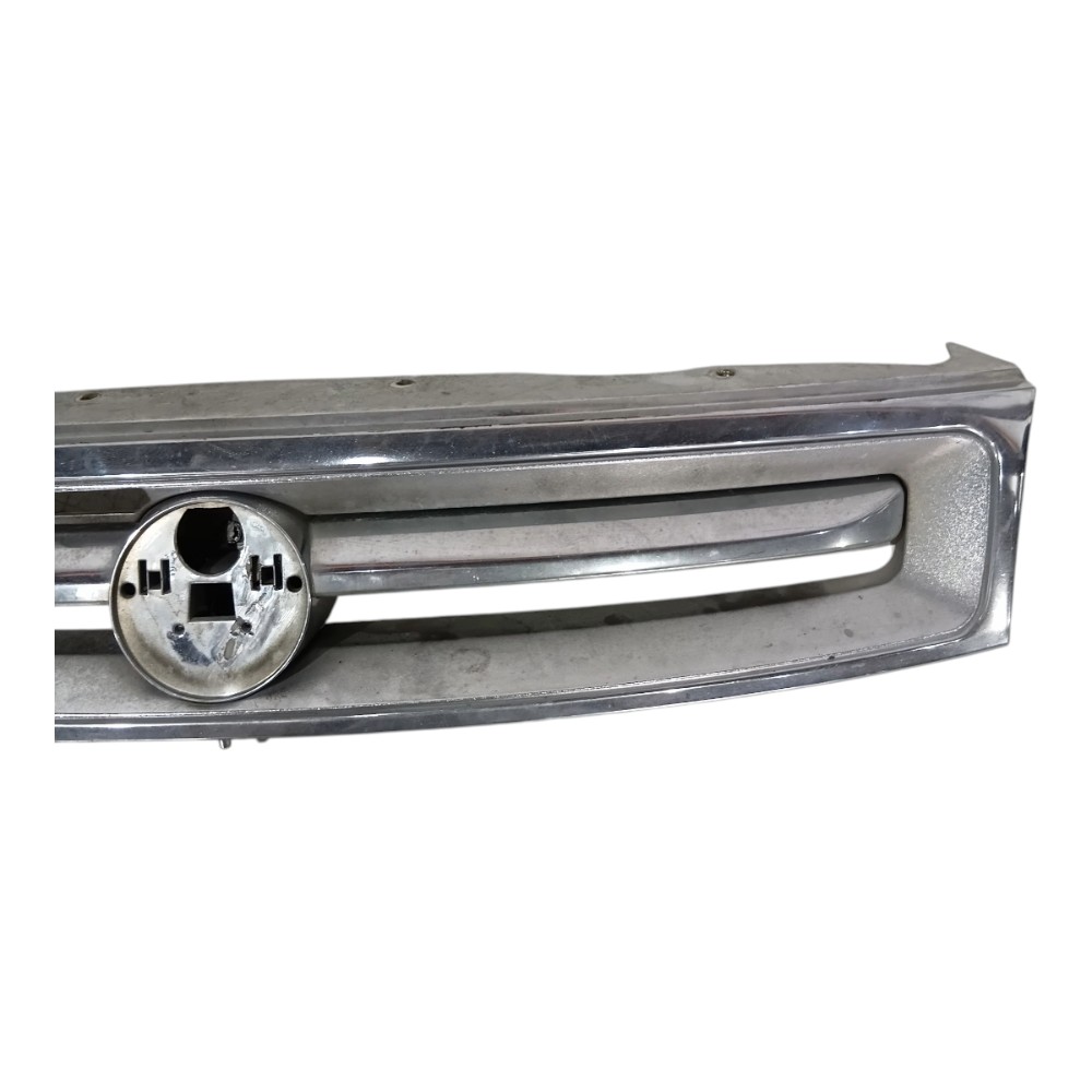Grade Dianteira Emblema Fiat Palio Siena 2004 A 2012 Avaria 3