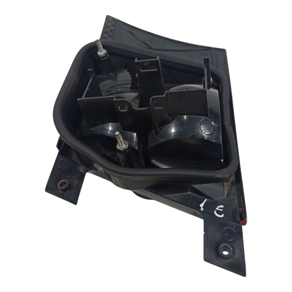 Lanterna Tampa Traseira Esquerda Vw Santana 1999 2000 A 2006 3
