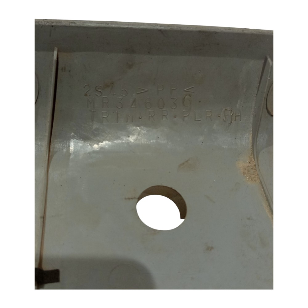 Moldura Coluna Traseira Direita Mitsubishi Pajero Tr4 05 A15 6
