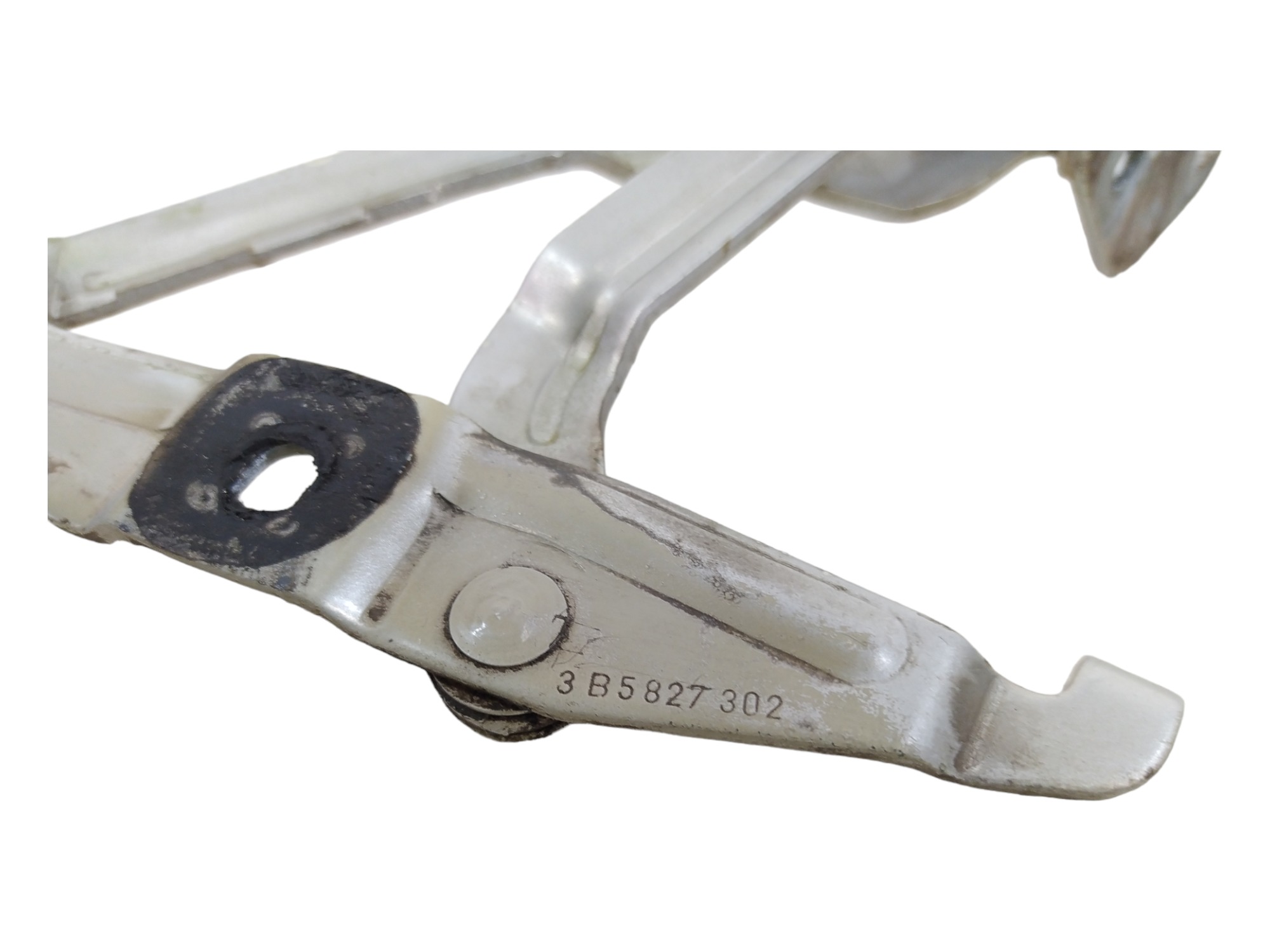 Dobradiça Direita Tampa Traseira Vw Passat B5 1997 A 2005 7