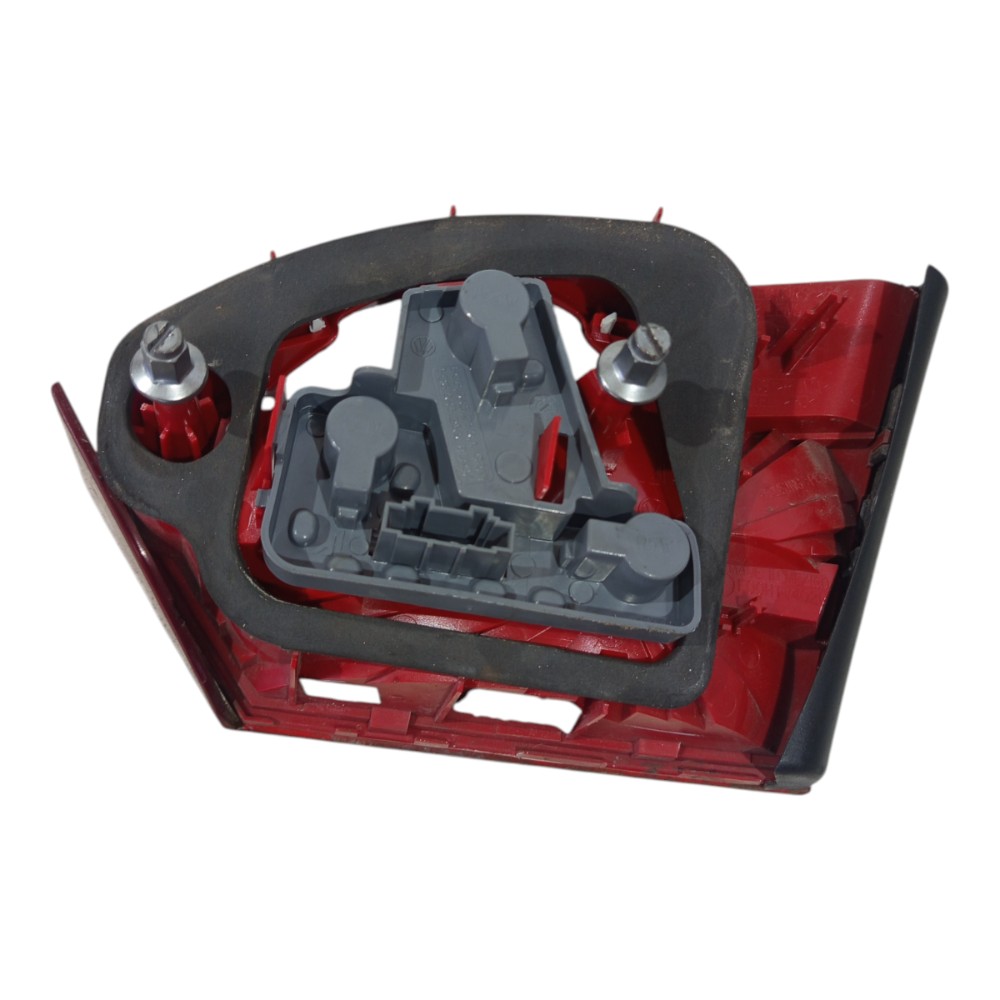 Lanterna Traseira Esquerda Volkswagen Jetta 2011 A 2014 8