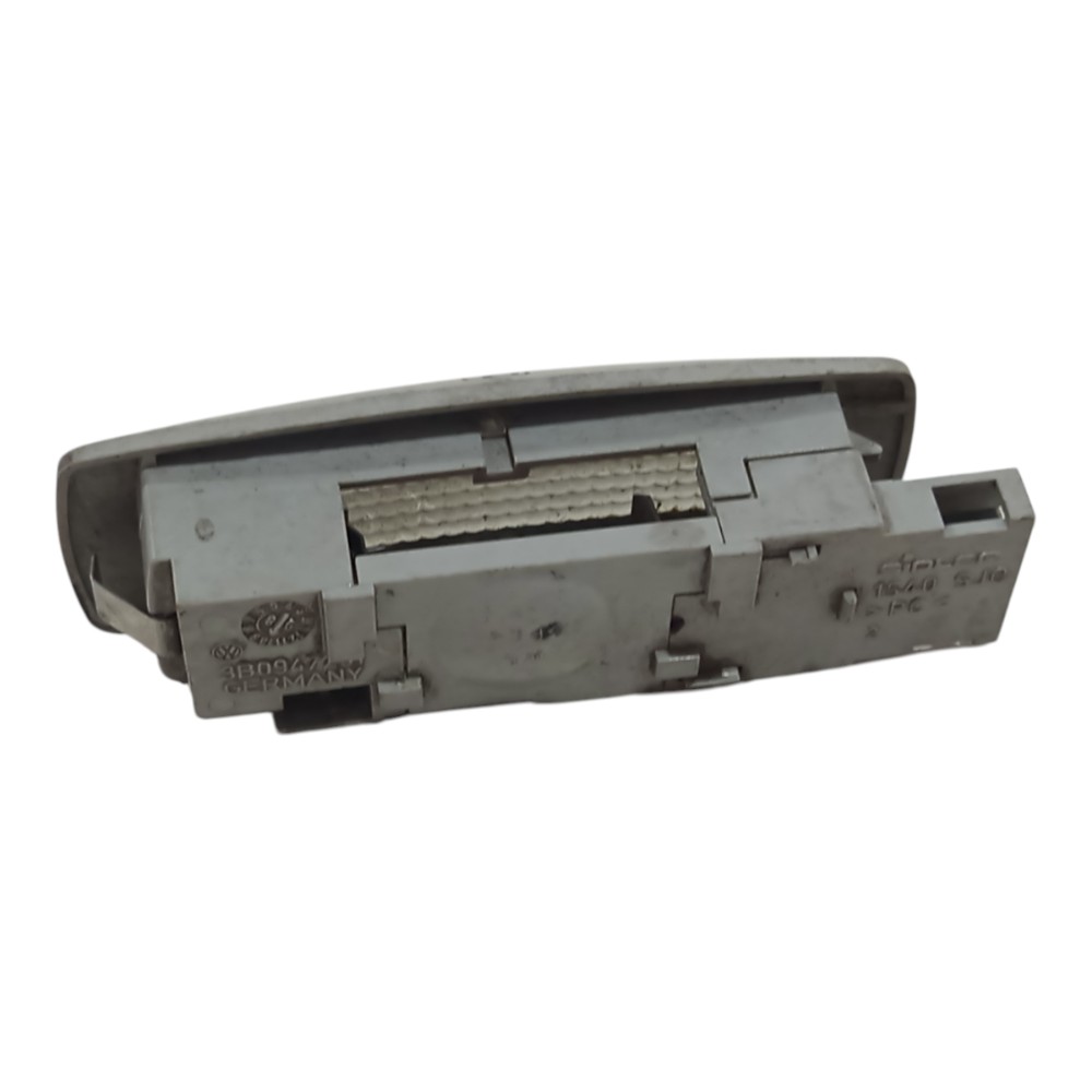 Luz Cortesia Teto Traseira Direita Vw Passat 1997 A 2000 7