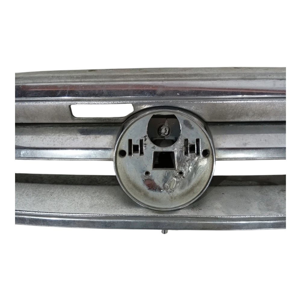 Grade Dianteira Emblema Fiat Palio Siena 2004 A 2012 Avaria 2