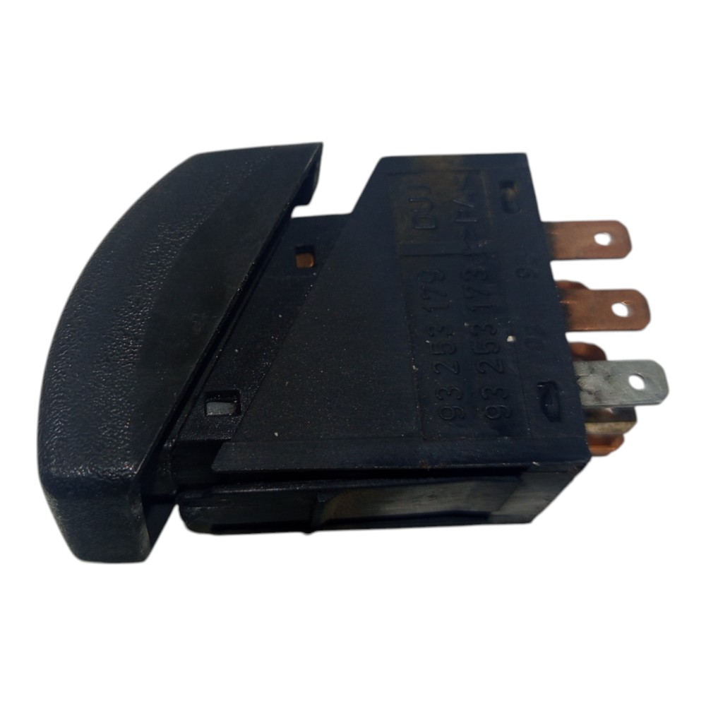 Botão Pisca Alerta Interruptor Gm Classic Corsa 1994 A 2002 Preto 4