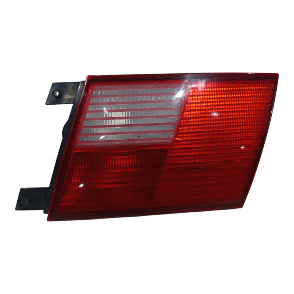 Lanterna Tampa Traseira Direito Vw Santana 99 A 06 C Avaria 1