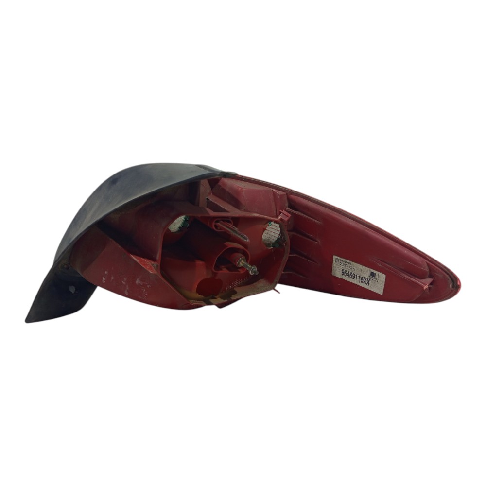 Lanterna Esquerda Peugeot 206 2000 2001 2002 2003 04 A 2008 Esquerdo/motorista Vermelho/branco 6
