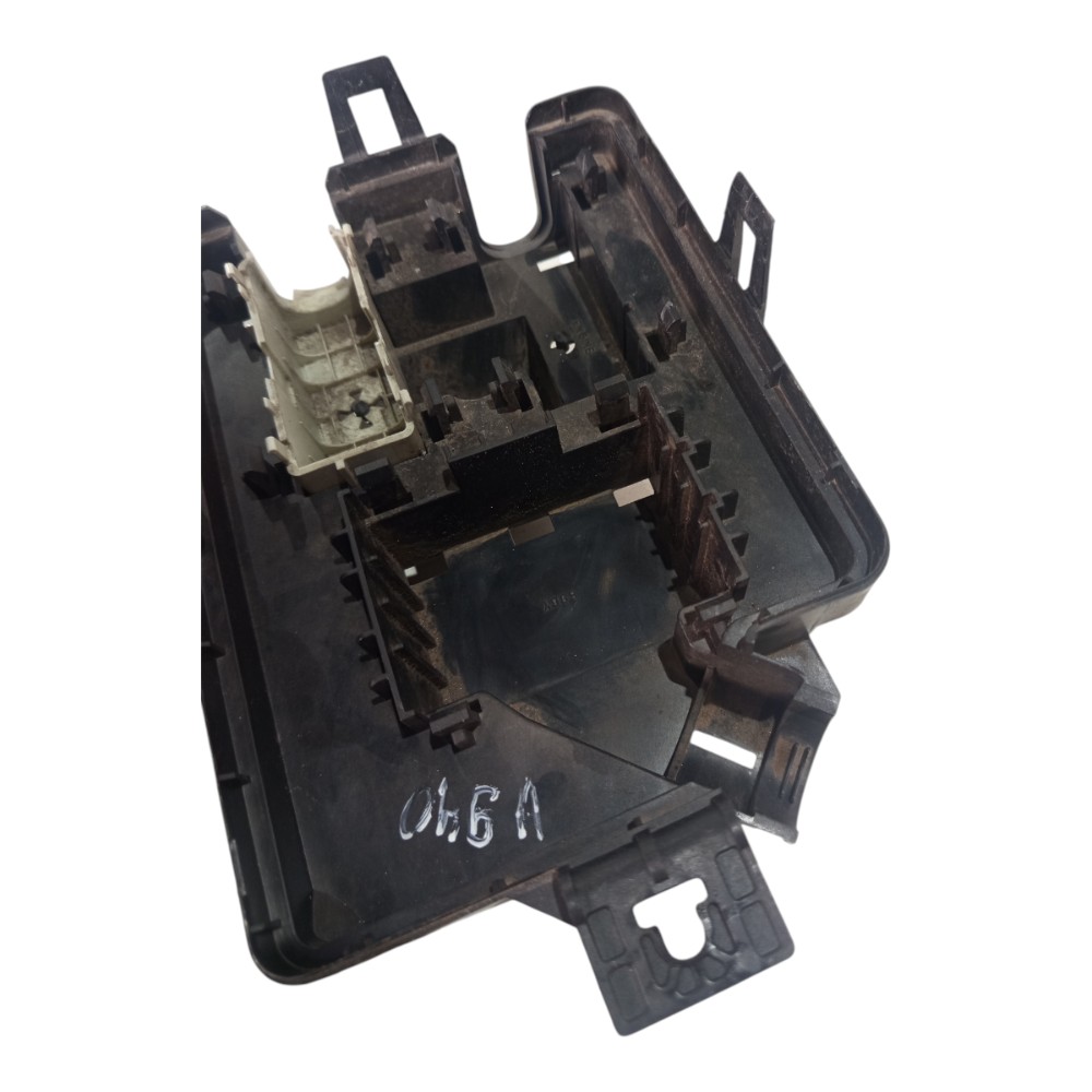 Suporte Caixa fusíveis Chevrolet GM sonic 2012 2013 2014 6