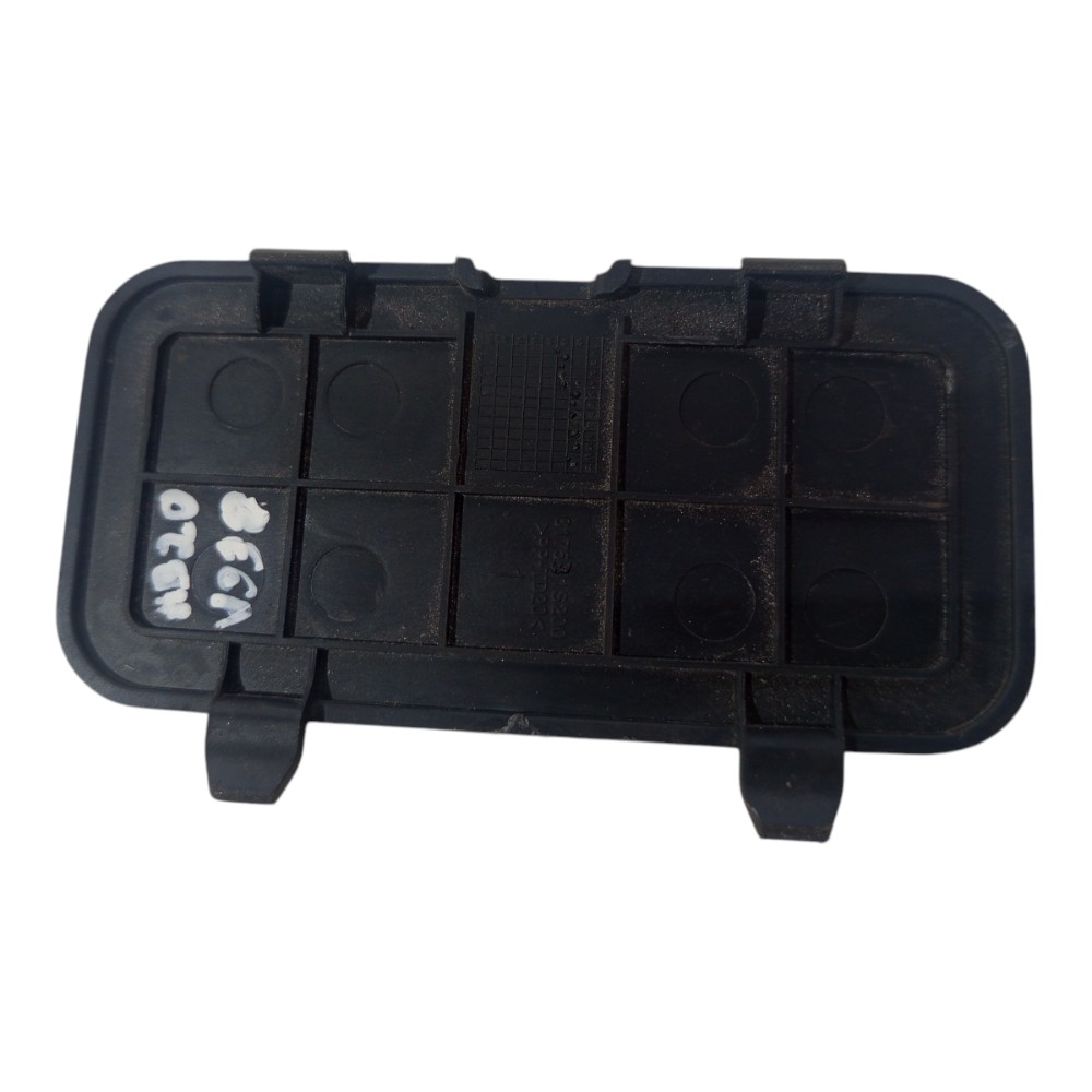 Moldura Central Tampa Tras Hyundai Hb20 Comfort 2013 A 2019 4