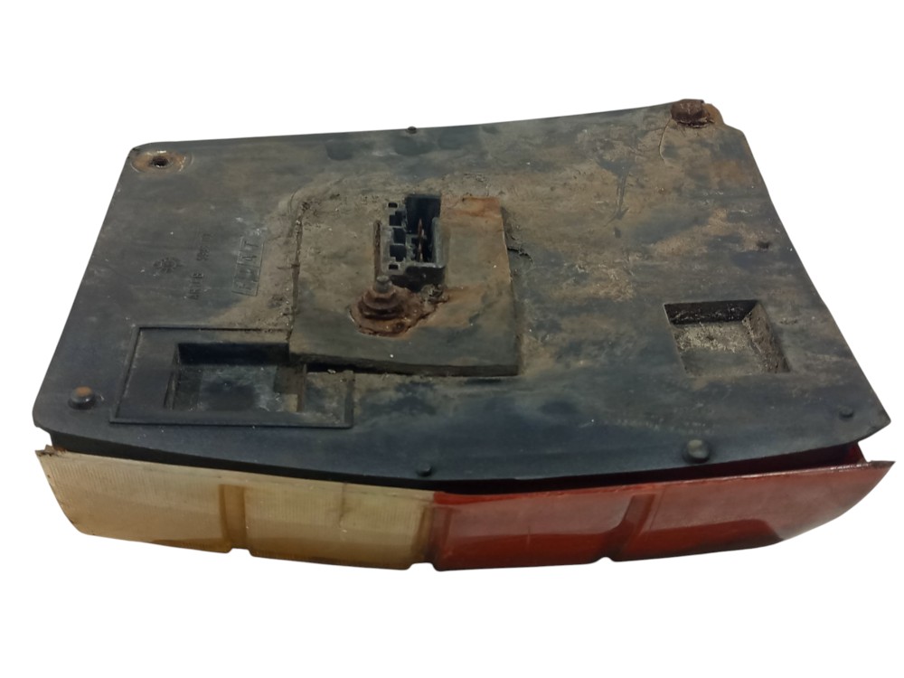 Lanterna Traseira Esquerda Fiat Uno 1990 1991 1992 A 2000 Esquerdo/motorista 3